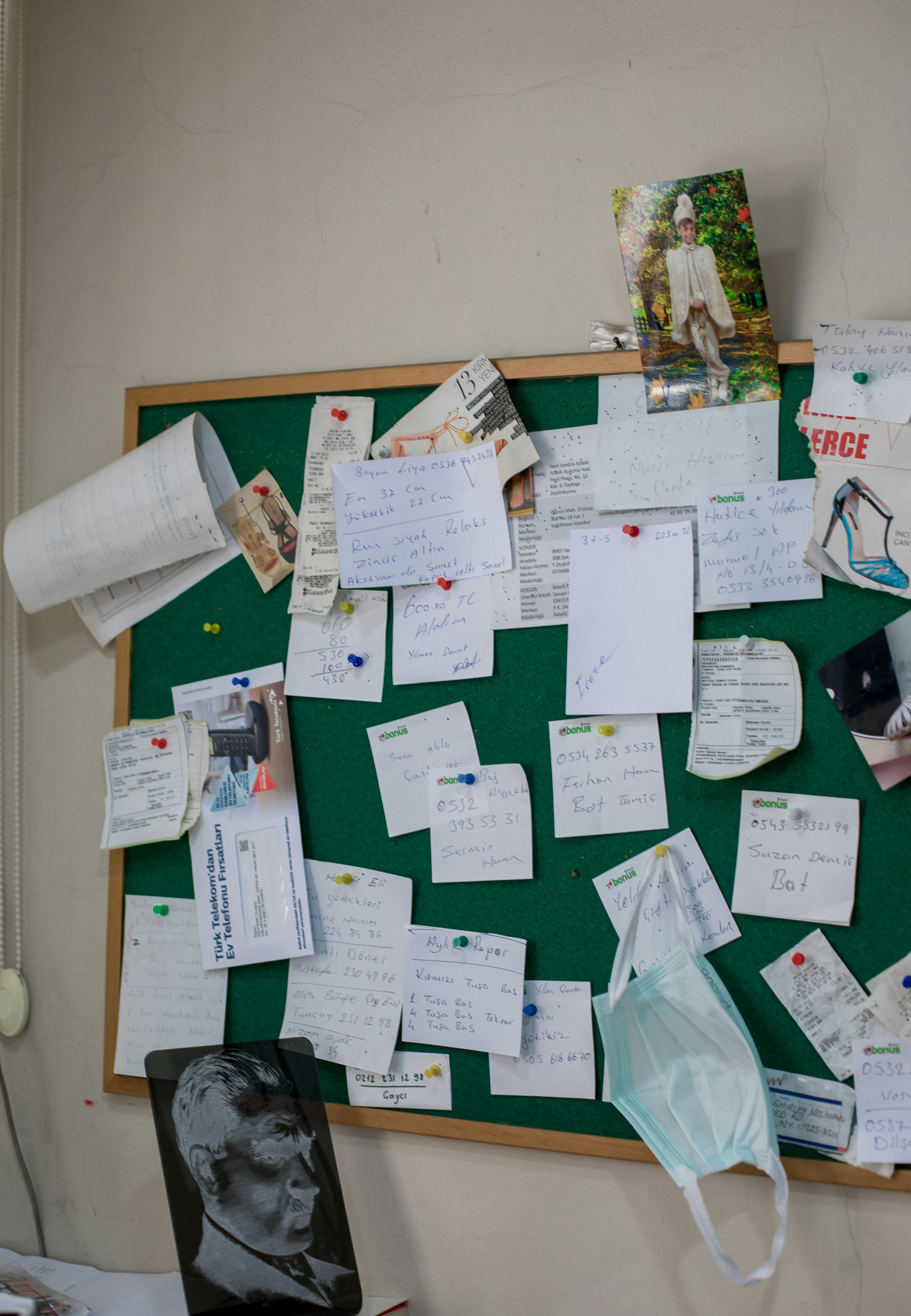 Chaotic pinboard covered with notes